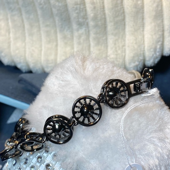 NWT 🖤 HEMATITE 🖤 FOCUS FILIGREE DISK WITH BEAUTIFUL CLEAR STONES BRACELET - Picture 8 of 9